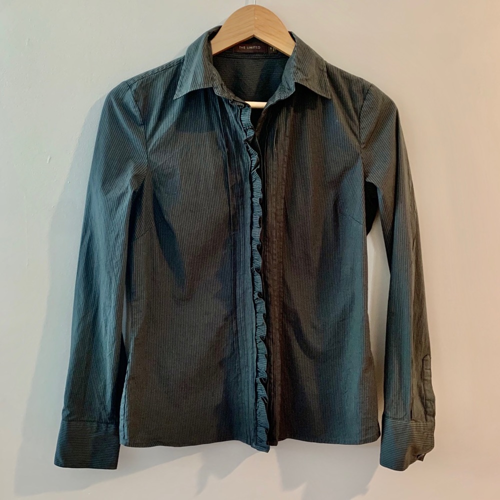 ⭐️ THE LIMITED Button Down Ruffle Shirt ⭐️